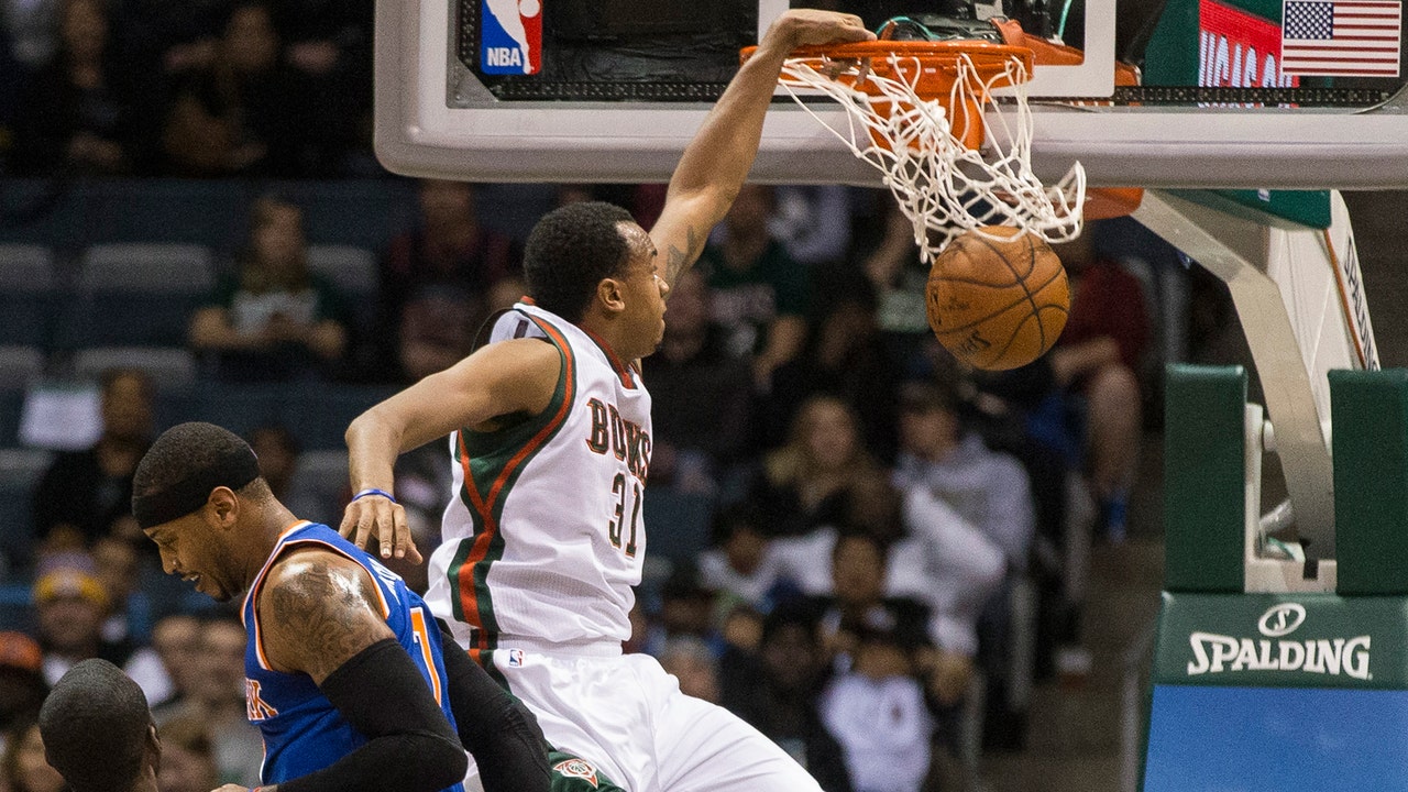 Bucks knock off Knicks to climb above .500